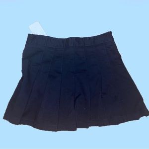 Low waisted navy blue brandy melville pleated skirt